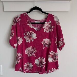 Maurices Pink Floral Capped V-Neck T-Shirt SZ M